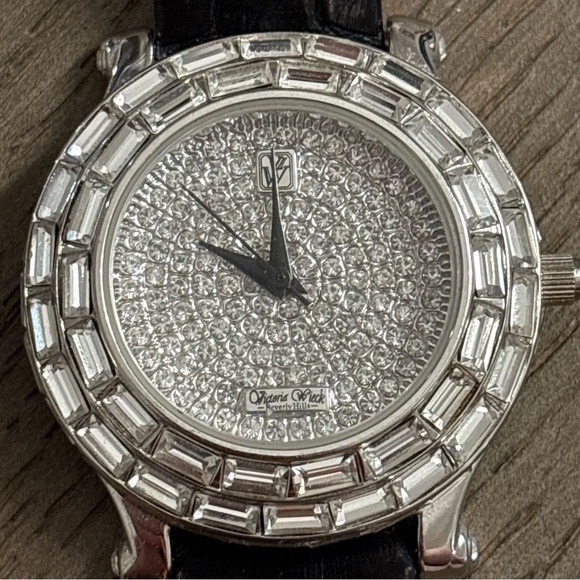 Victoria Wieck Beverly Hills Watch Womens Crystals Leather Band New Battery - Picture 4 of 6